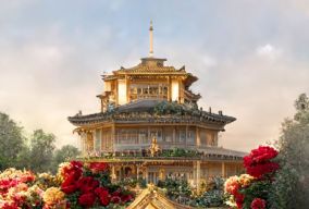 中国皇宫被金色玫瑰园包围